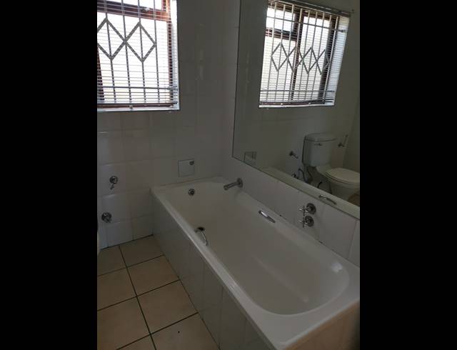 3 bed property to rent in TABLE VIEW